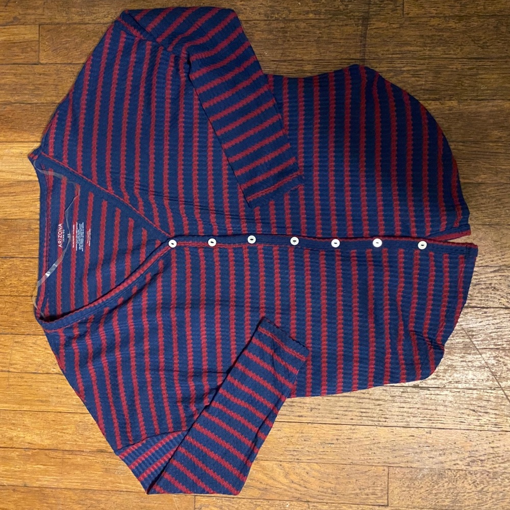 Lone sleeve cropped shirt